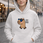 Garçon avec un sweat à capybara
