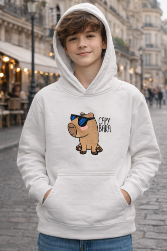 Garçon avec un sweat à capybara
